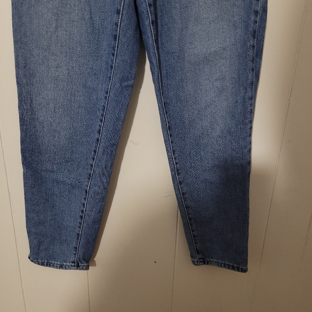 Levi's High Waisted Mom Jean Size 26 - Picture 3 of 10